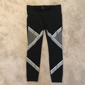 Gfast gap fit black leggings with white pattern
